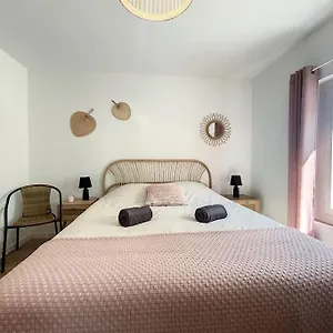https://les-penates-du-pastel-jardin-terrasse.midi-pyreneeshotels.com