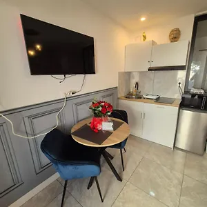 https://le-nid-douillet-calme-proche-du-centre-parking.inbrittany.com